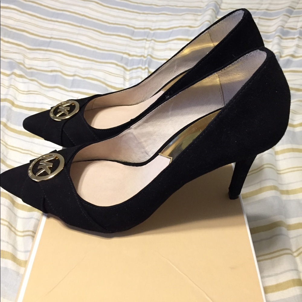 MK Black Heels - Picture 2 of 7